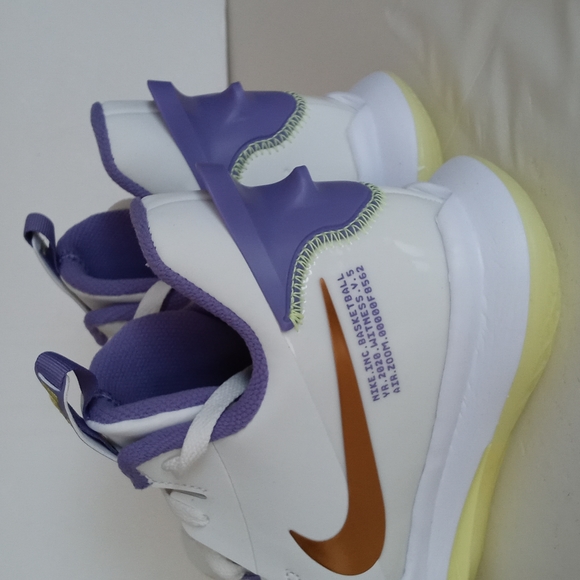 BRAND NEW NIKE LEBRON WITNESS V - Picture 7 of 16